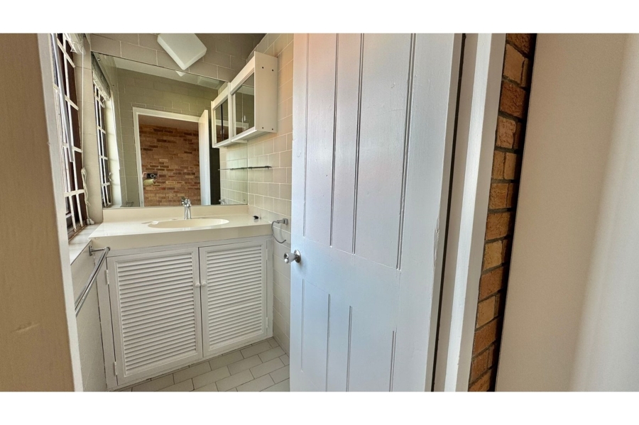 To Let 1 Bedroom Property for Rent in Clifton Western Cape